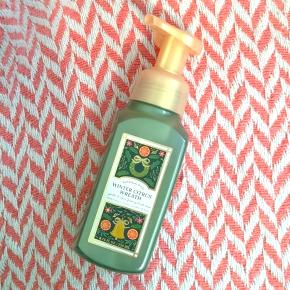 NWT BBW Bath & Body Works Winter Citrus Wreath Gentle Foaming Hand Soap